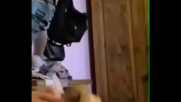 Le lleno la boca con mi semen