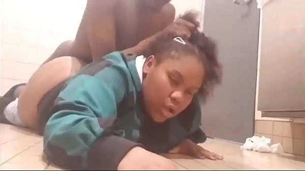 SLUTTING OUT WALMART EMPLOYEE IN BATHROOM